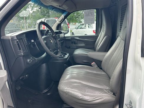 Used 2013 Chevrolet Express 2500 RWD image 10