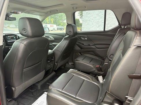 Used 2019 Chevrolet Traverse LT w/ LT Premium Package AWD/4WD image 16