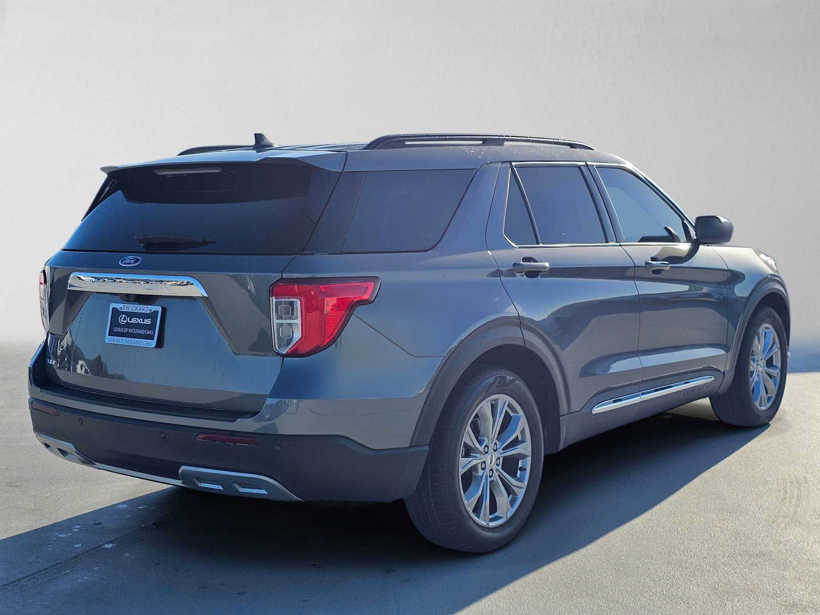 Used 2023 Ford Explorer XLT w/ Equipment Group 202A RWD image 3
