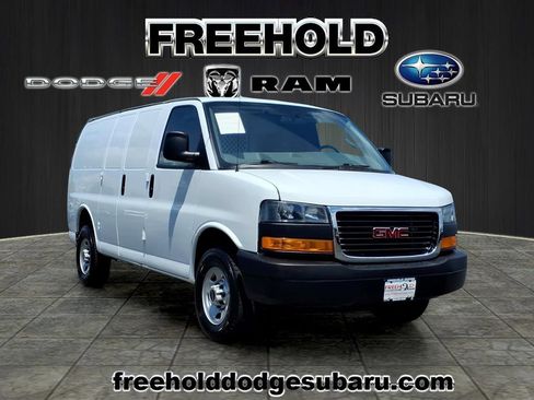 Used 2022 GMC Savana 3500 RWD image 1