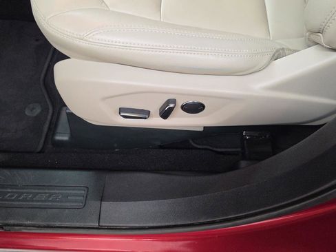 Used 2018 Ford Explorer XLT w/ Equipment Group 202A image 14