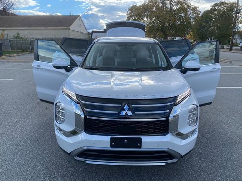 New 2025 Mitsubishi Outlander SE image 29