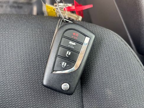 Used 2025 Toyota Corolla LE image 21