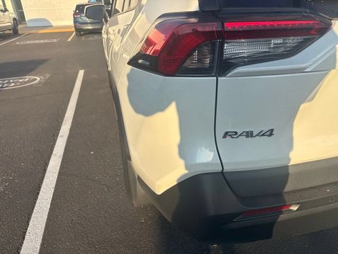 Used 2021 Toyota RAV4 XLE Premium AWD/4WD image 6
