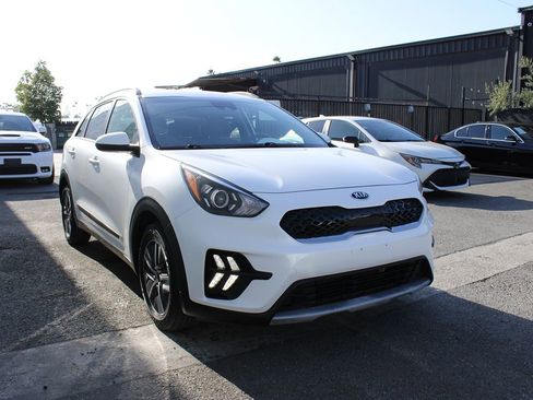 Used 2020 Kia Niro LXS FWD image 1