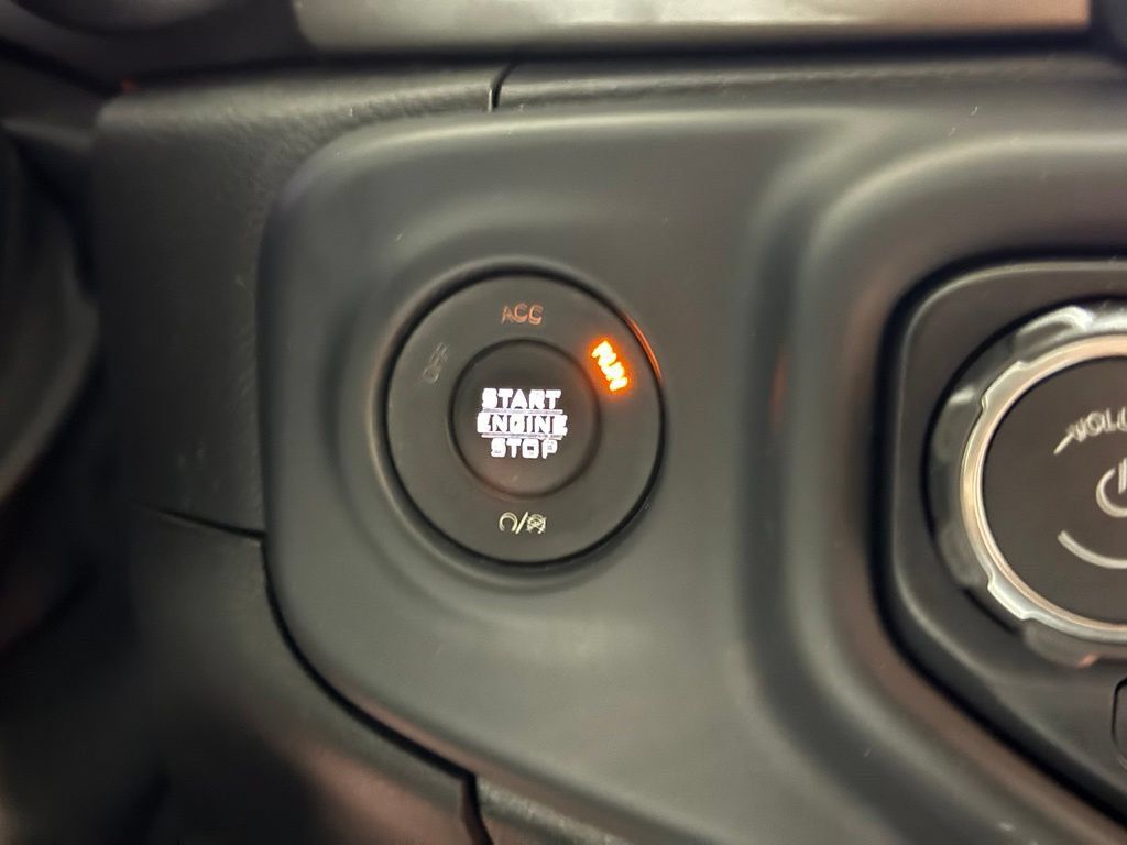 Used 2019 Jeep Wrangler Unlimited Sahara w/ Uconnect 4C Nav & Sound Group AWD/4WD image 19
