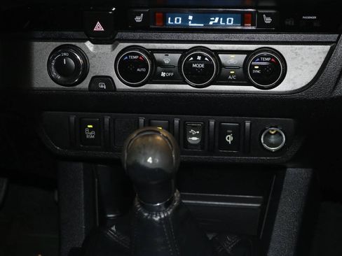 Used 2017 Toyota Tacoma TRD Sport w/ Premium & Technology Package AWD/4WD image 62