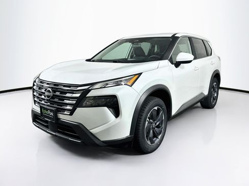 Used 2024 Nissan Rogue SV FWD image 3