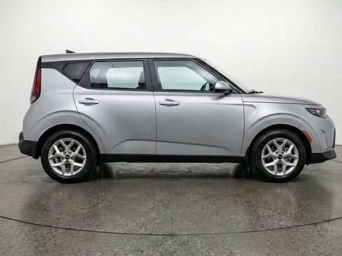 Used 2025 Kia Soul LX w/ LX Technology Package image 11