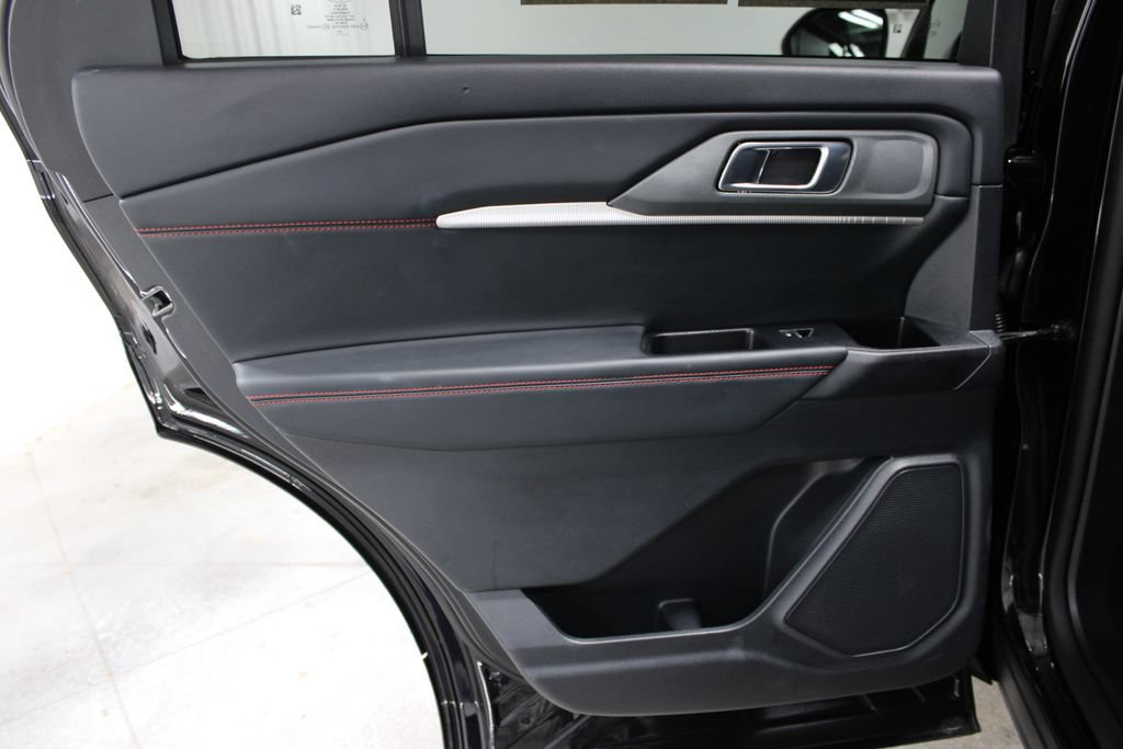 Used 2025 Ford Explorer ST-Line AWD/4WD image 18