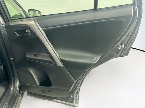 Used 2018 Toyota RAV4 LE w/ Carpet Mat Package FWD image 29