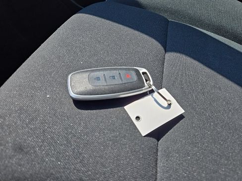 Used 2023 Nissan Rogue S AWD/4WD image 12
