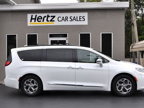 Used 2022 Chrysler Pacifica Limited image 27