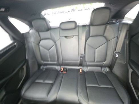 Used 2022 Porsche Macan image 25