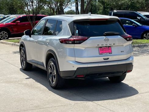 Used 2024 Nissan Rogue SV FWD image 4