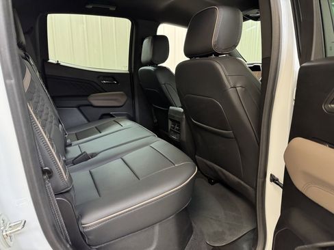 Used 2024 GMC Canyon Denali image 25