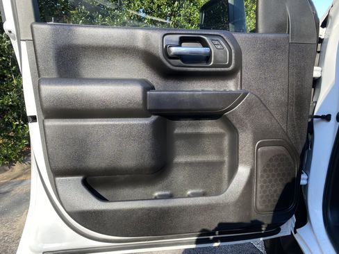 Used 2024 Chevrolet Silverado 2500 Custom w/ Custom Value Package image 15