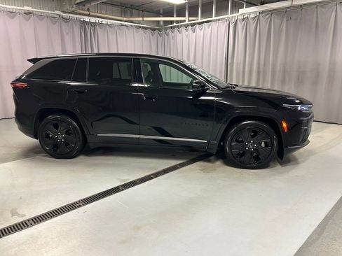 Used 2024 Jeep Wagoneer Launch Edition image 8