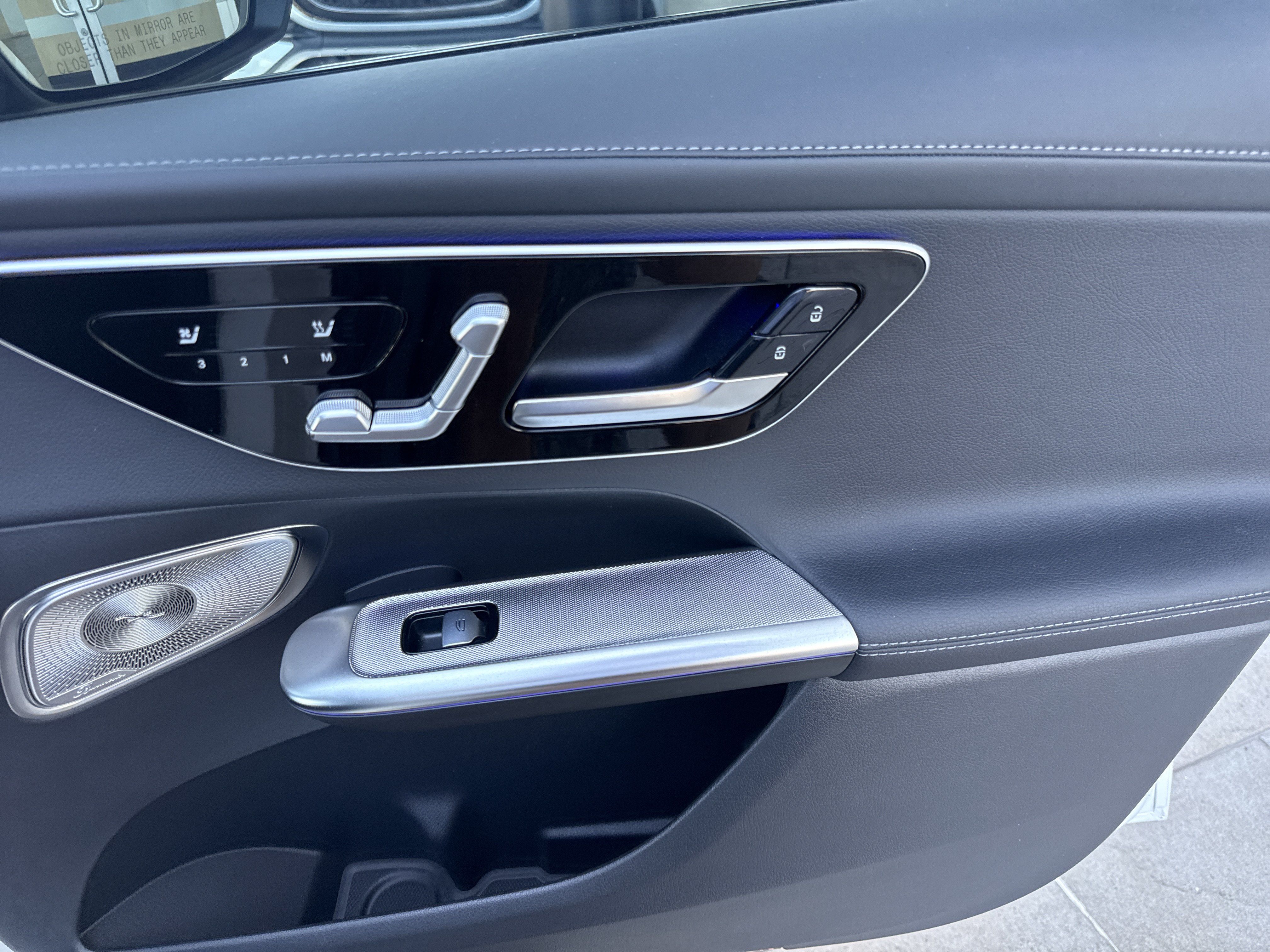 Used 2025 Mercedes-Benz GLC 300 4MATIC image 17