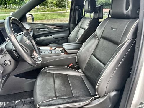 Used 2021 Cadillac Escalade Premium Luxury AWD/4WD image 15