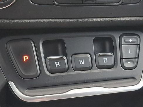 Used 2020 GMC Terrain SLT AWD/4WD image 16