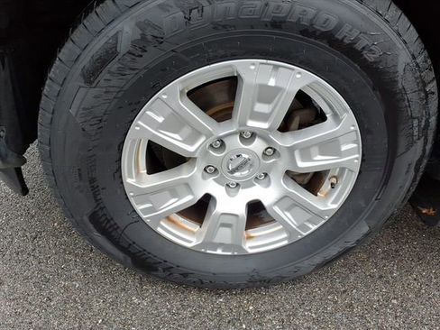 Used 2017 Nissan Titan SV image 12