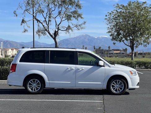 Used 2019 Dodge Grand Caravan SXT FWD image 38