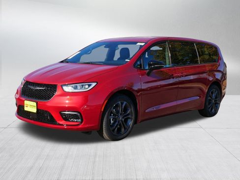 New 2026 Chrysler Pacifica Select image 3