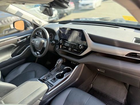 Used 2021 Toyota Highlander Platinum AWD/4WD image 16