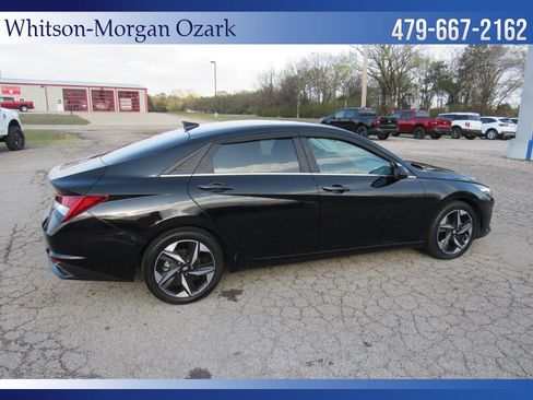 Used 2021 Hyundai Elantra Limited image 13