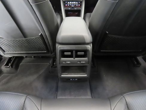 Certified 2025 Porsche Macan Electric RWD image 32