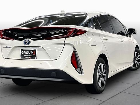 Used 2018 Toyota Prius Prime Advanced FWD image 12