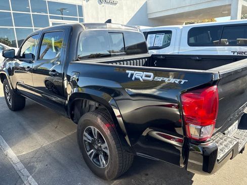 Used 2017 Toyota Tacoma TRD Sport w/ Tow Package RWD image 7