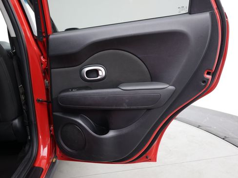 Used 2018 Kia Soul + FWD image 29