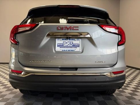 Used 2023 GMC Terrain SLT AWD/4WD image 10