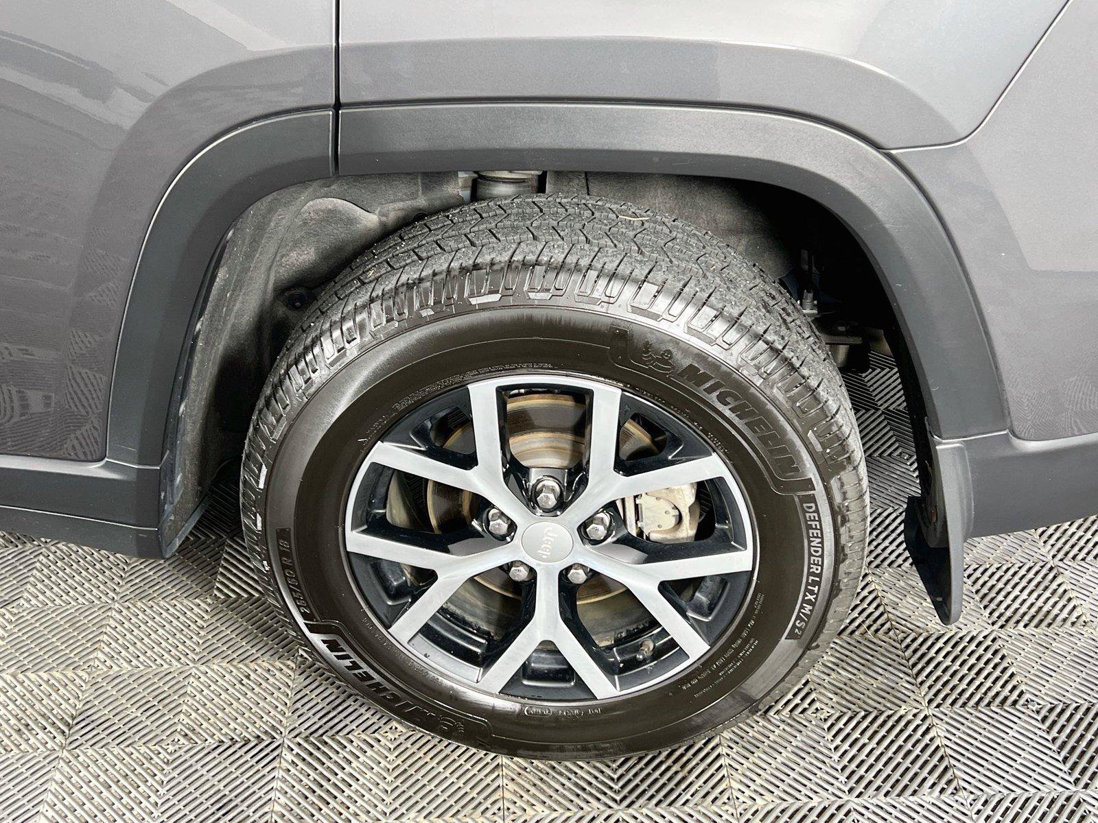 Used 2025 Jeep Grand Cherokee Limited AWD/4WD image 33