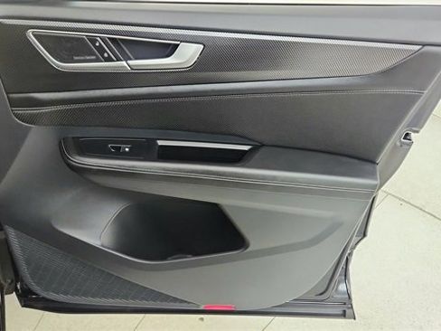 Used 2024 Volkswagen Atlas Cross Sport SEL Premium R-Line image 24