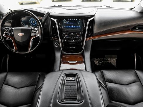 Used 2019 Cadillac Escalade ESV Premium Luxury RWD image 11