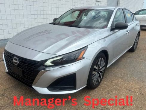 Used 2024 Nissan Altima 2.5 SV FWD image 1