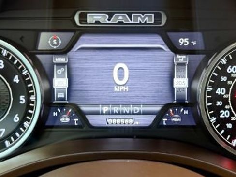 Used 2019 RAM 1500 Laramie AWD/4WD image 25