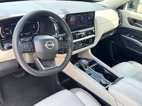 Used 2026 Nissan Pathfinder SL AWD/4WD image 9
