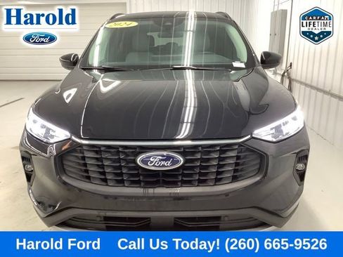 Used 2024 Ford Escape SE FWD image 2