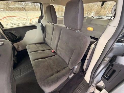 Used 2019 Dodge Grand Caravan SE image 15