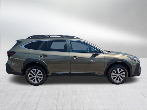 Used 2025 Subaru Outback Premium AWD/4WD image 8