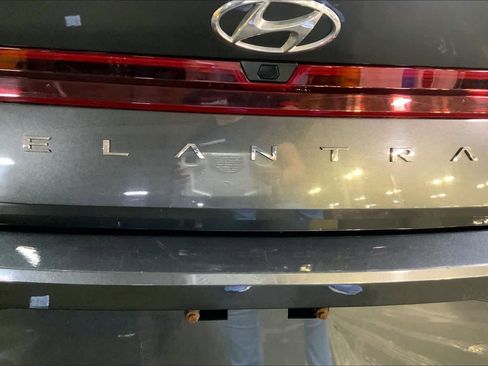 Used 2021 Hyundai Elantra SEL image 9