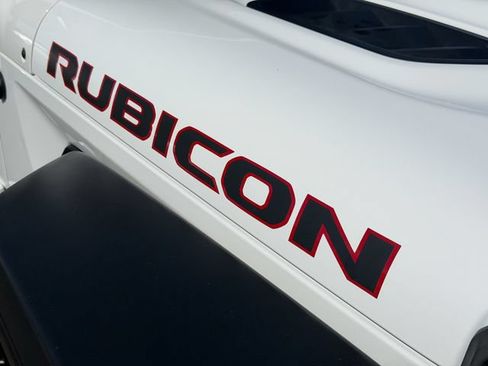 Used 2022 Jeep Wrangler Unlimited Rubicon w/ Cold Weather Group AWD/4WD image 6