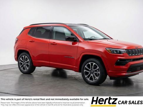 Used 2025 Jeep Compass Trailhawk image 1