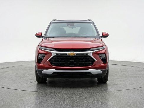 Used 2025 Chevrolet TrailBlazer LT image 2
