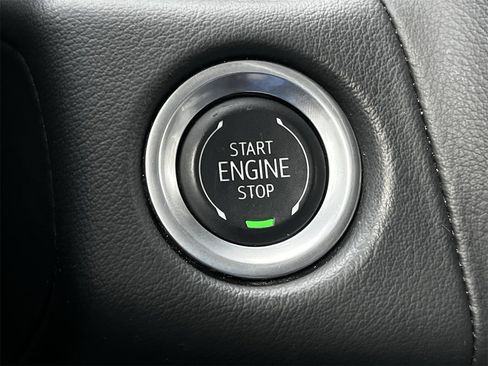 Used 2024 Chevrolet Suburban LT image 18