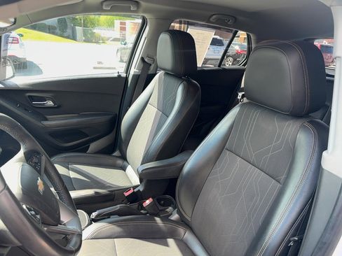 Used 2019 Chevrolet Trax LT w/ LT Convenience Package AWD/4WD image 12